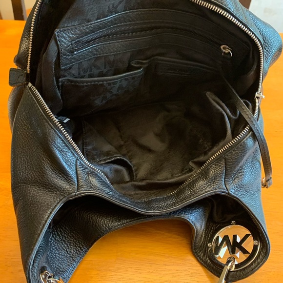 Michael Kors black leather handbag. - Picture 2 of 7